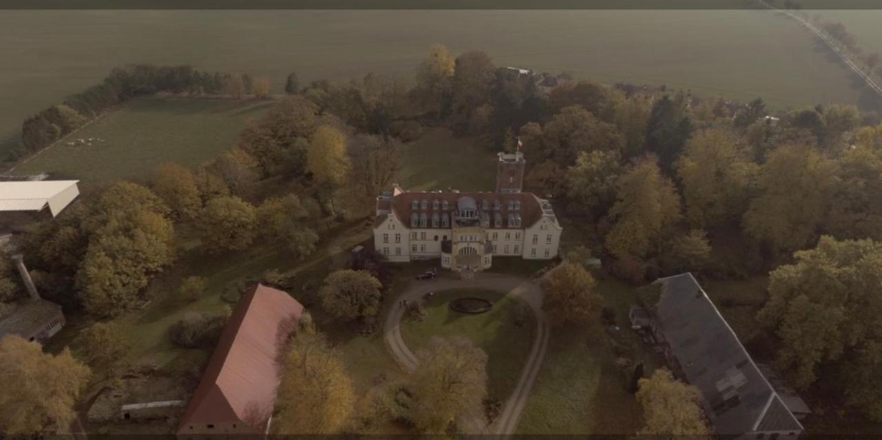 Schloss Lelkendorf Apartment Ulrichshusen Maisonette Fewo Mecklenburger Seenplatte Mit Dachterrasse Naehe Ostsee Exterior foto